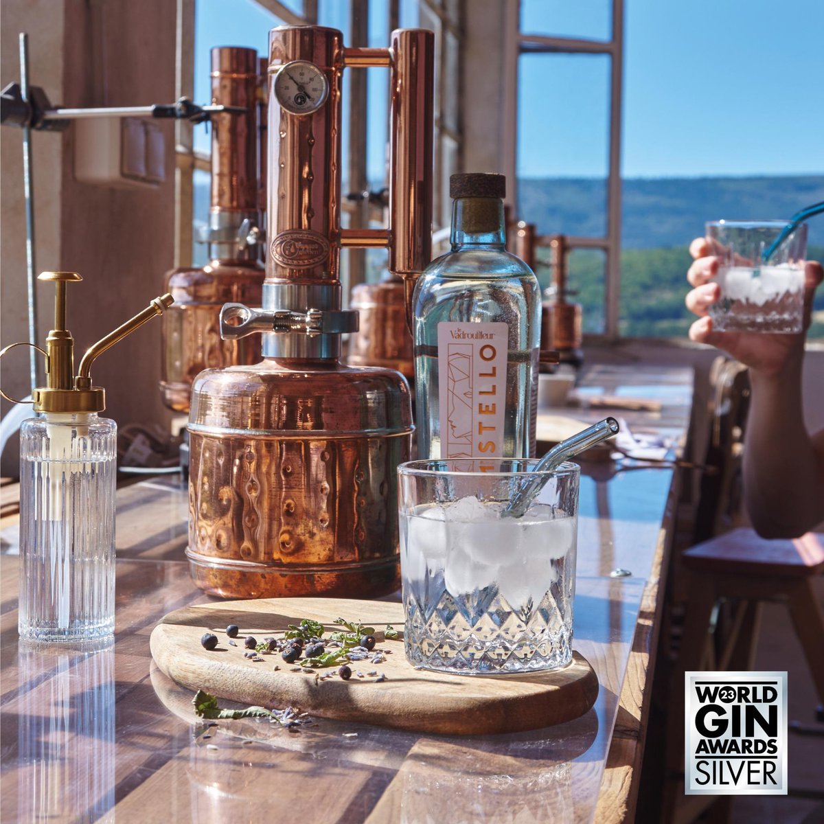 VirginieDFrance's tweet image. #agap aime l'artisanat français et est fier de travailler avec des français qui mettent en valeur un savoir-faire unique et créent des produits raffinés.
Commandez sur agap-paris.com
#artisanat #madeinfrance #france #savoirfaire #gintonic #mixology #bartender #provence