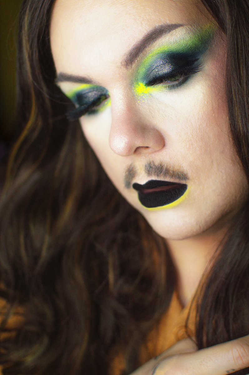 BlendBeast's tweet photo. Show me your passions.  Photography and Makeup are a few of mine. https://t.co/pdbHgFbANG