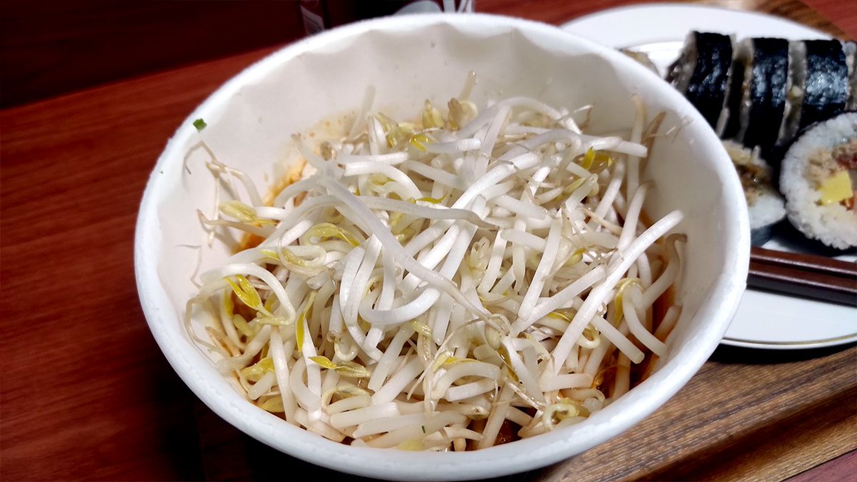 __South__WIND__'s tweet photo. 寒い日にはやっぱりキムチラーメン、
そして辛い時にはマヨネーズツナのり巻き
牧歌心ではドクターペッパー
#컵라면 #김밥 #닥터페퍼
#CupRamen #Gimbap #DrPaper
#カップラーメン #キンパプ #ドクターペッパー
#하루한끼 #OneDayOneMeal #一日一食 #飯テロ #SOUTHWIND_EAT_NOW https://t.co/aA7ROfwnM7