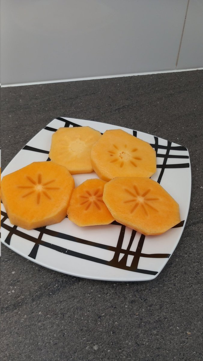 PepGranellTrave's tweet photo. Uno de los reyes del #invierno sin duda.
Espectacular sí está en su punto
🧡😋😋
#kaki #frutas #fruits #Gastronomía #postre #realfood #gastrolovers #comer #Martes #eat #laribera #comunitatvalenciana #Valencia #xuquer #menjar https://t.co/XWQcOYNRIK