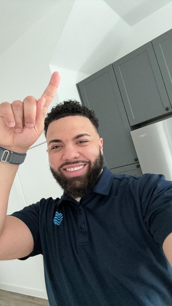 New Year, New Store, New Opportunities. Dante is bringing his talents to North Texas. We can’t wait to see your continued success! 🙌 Explore retail careers with us: go.att.jobs/6017TkmXF #LifeAtATT