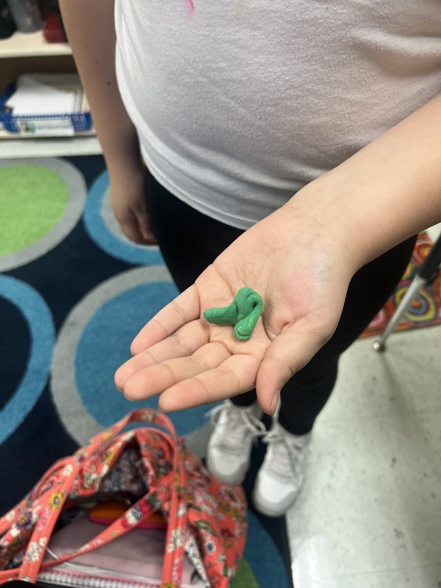 My students were color scientists today in LTA with <a href="/kujawaart/">Kelly Patterson</a>. These inquiring minds found out what happened if you mixed colors together! #AldineConnected <a href="/KujawaES_AISD/">Kujawa Elementary</a>