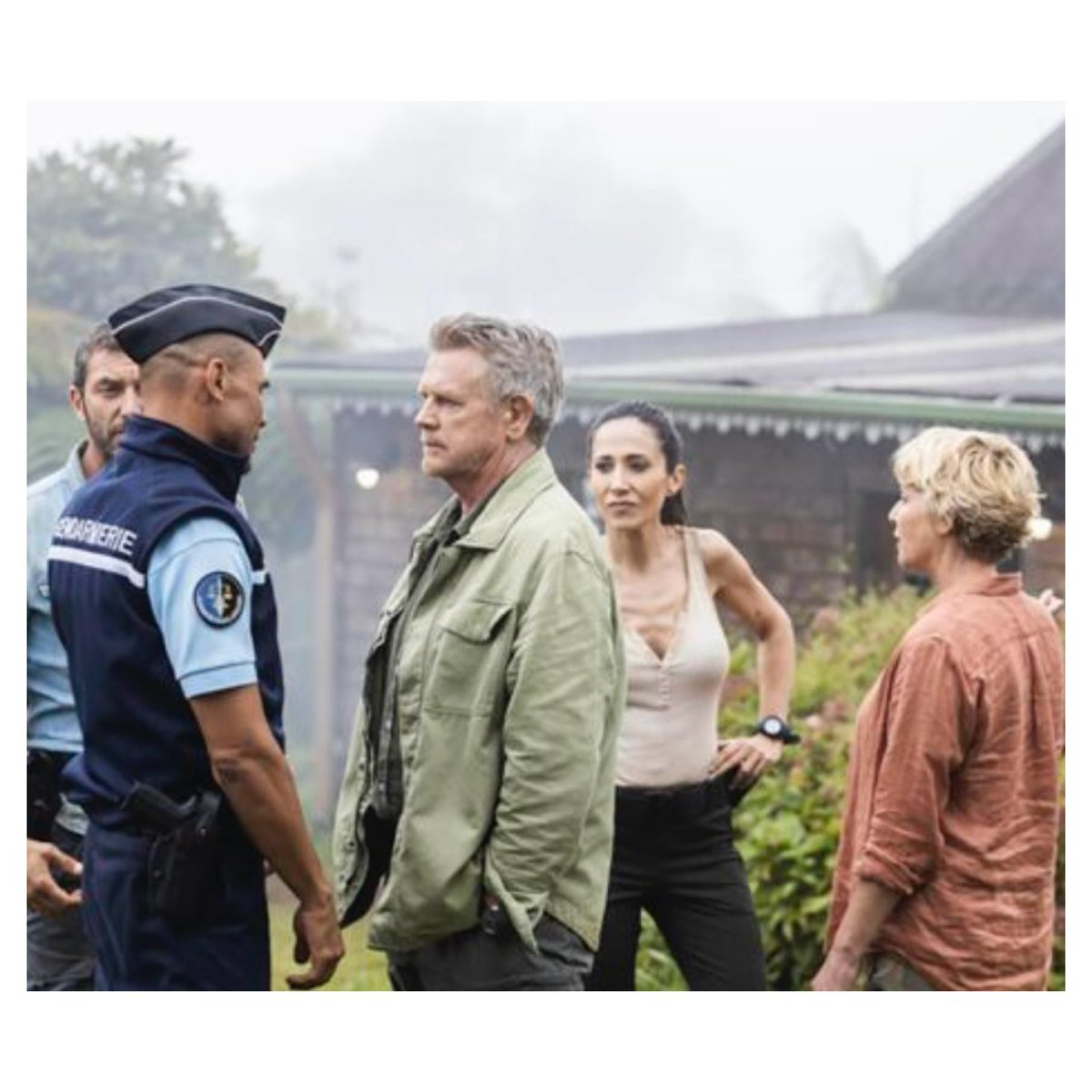 Rdv le 1er février avec Ariel + son gendarme préféré ai si que l’équipe de SR sur l’île de la Réunion pour une randonnée explosive 💥🥾🔪🌴 

#mortellerandonnée #serie #tv #sectionderecherches #arielgrimaud #actrice #action #soon