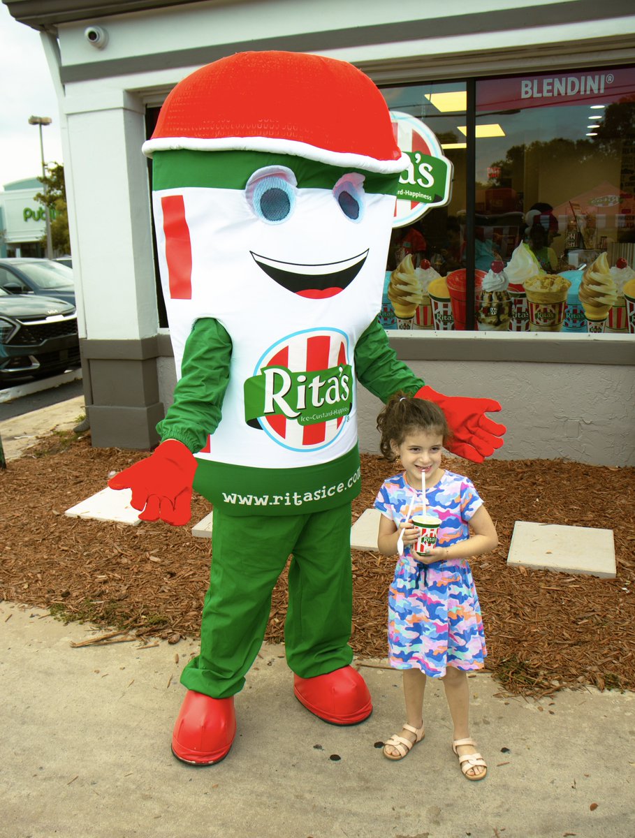 Always serving a side of happy ☺️🍦
.
.
.
#ritas #ritasice #italianice #waterice #gelati #custard #frozen #ice #happiness