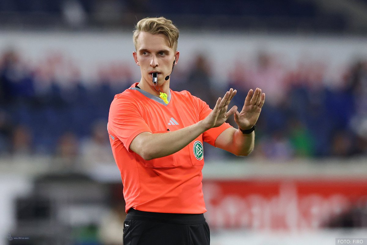 Luca #Jürgensen aus Hamburg leitet das Heimspiel unserer #Zebras gegen den Halleschen FC. Fabian #Porsch (1. Assistent), Michael #Näther (2. Assistent) und Tarik #Damar (4. Offizieller) komplettieren das heutige Schiedsrichter-Team. Gut Pfiff! 

#MSVHFC #3Liga #WeilDUesBist