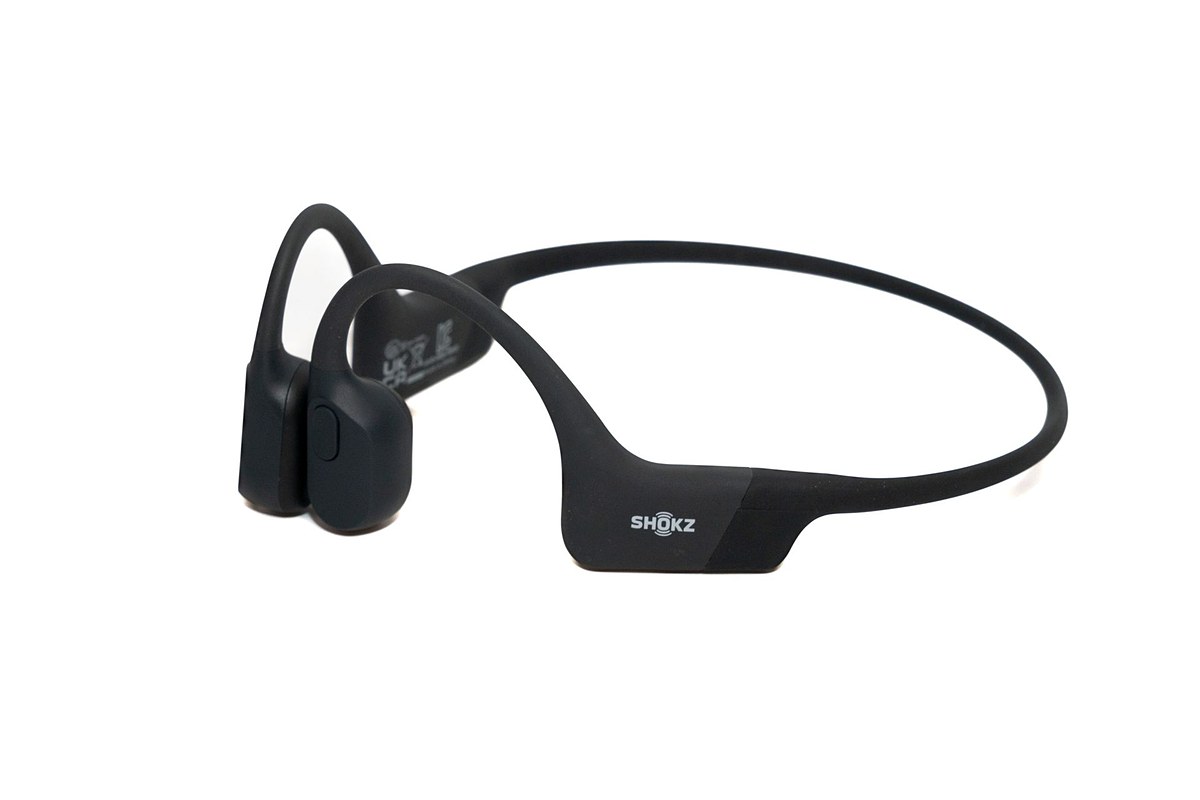 ktai_watch's tweet image. [本日の一品] トレーニングの相棒に最適、水で洗える骨伝導イヤホン「OpenRun」をブラックフライデーセールで購入 k-tai.watch.impress.co.jp/docs/column/to… #OpenRun