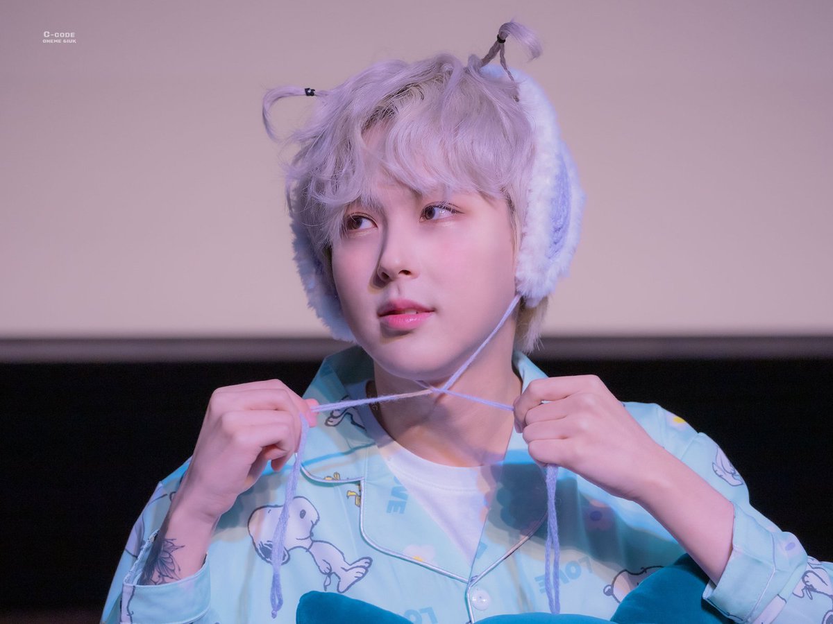 CyA_CODE's tweet photo. 231209 사운드웨이브 팬싸
HAPPY GIUK DAY🎂🥳🎉🎁💙
#원위 #기욱 #ONEWE #GIUK
#My_Blue_Giuk_Day
#소원은_우선시_기욱의_행복_생일축하해 https://t.co/5rDoBxfOGb