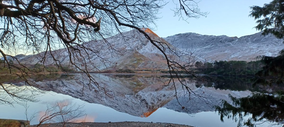 Just some of the spectacular views captured across the Kylemore estate throughout the past week! 📸 Abbey & Experience Manager, Eithne O'Halloran #KylemoreAbbey #Snow #ThisisGalway #Connemara #WildAtlanticWay