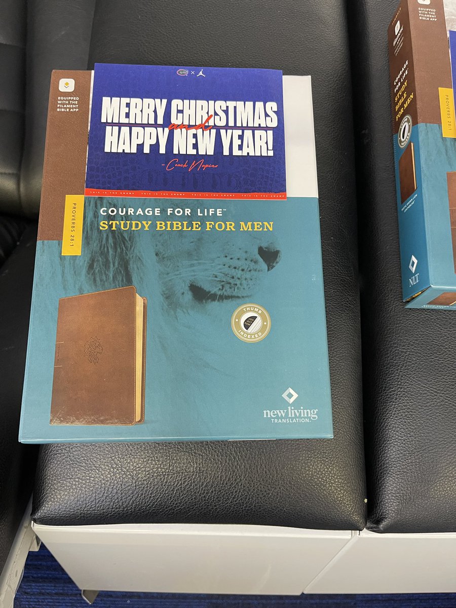 TheQBTech's tweet image. If the only wins you see are on the scoreboard… then you will miss the wins that matter most on Gods scoreboard 🙏🏿🛐✝️🐊‼️ @GatorsFB 

#GoMakeDisciples #DevelopingMen #WhoKnowGod #StackinWins
@coach_bnapier @CoachRyanO @JoeHamilton__ @coachgp11