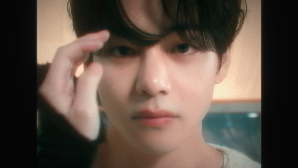 taehyungpic's tweet photo. ACTOR TAEHYUNG RETURNS #LoveWinsAllMV https://t.co/lK5GFn7pKK