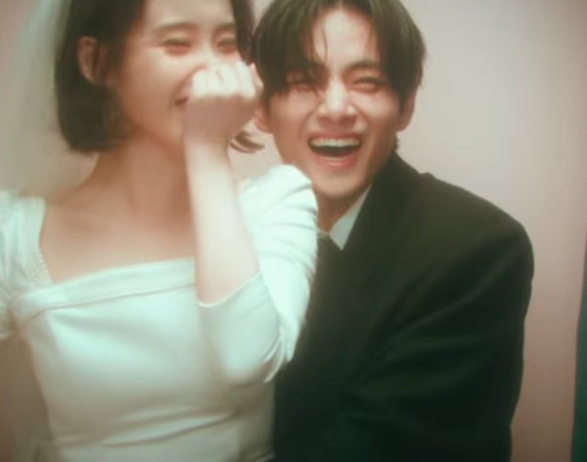 drwiulvs's tweet photo. OMG😭

IU X V LOVE WINS ALL
#LoveWinsAllMV #IUxV https://t.co/PRGqYGEyI7