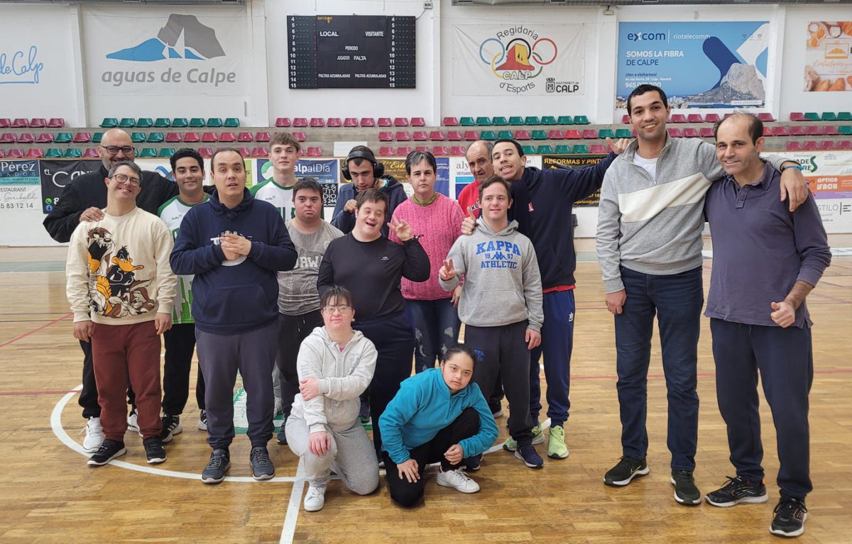 CompromisCalp's tweet image. Avancem en inclusió esportiva 🩵

El Centre Ocupacional Maite Boronat ha signat uns convenis tant amb el @cbifachcalpe com en la @udcalpe per tal que els seus usuaris i usuàries puguen entrenar amb entrenadors dels clubs en les instal·lacions esportives municipals.