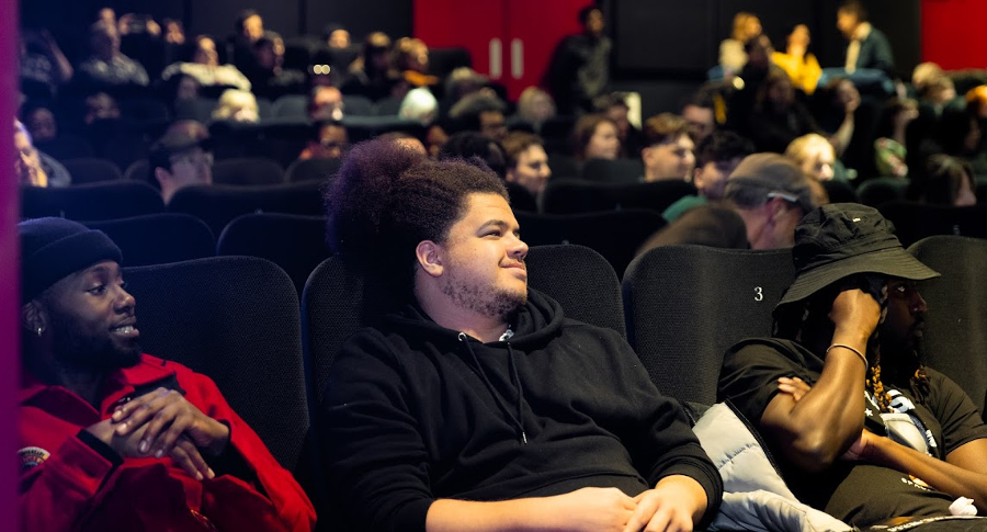 A collective of #Derby and #Notts-based filmmakers have showcased their work to a packed-out audience @broadwaycinema. Read all about it here: mojatu.com/2024/01/23/up-… 🎞

Image credit: Rehan Rana Ltd 📸

#IndieFilm #Cinema #Midlands #EastMidlands #Oscars2024