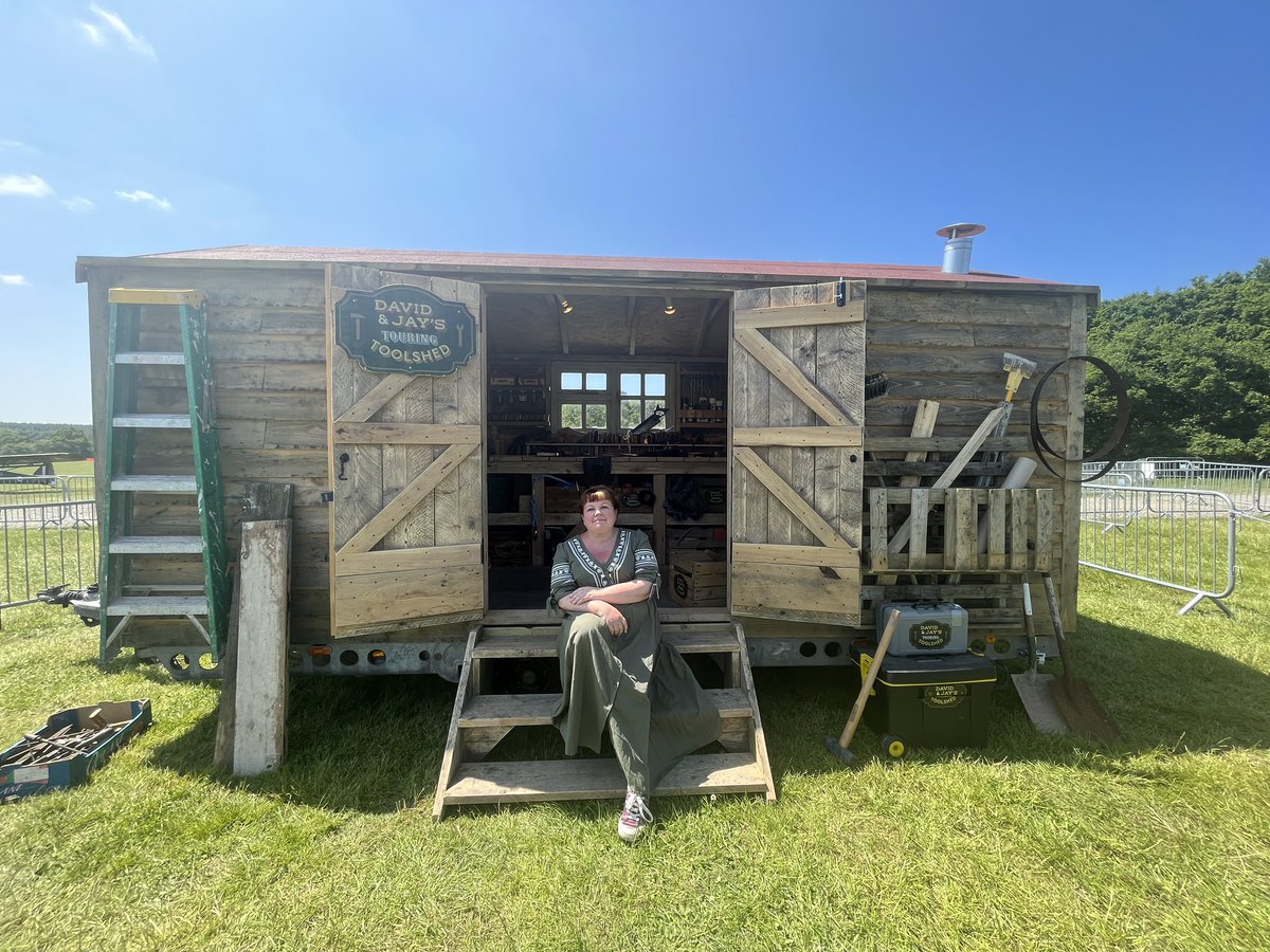 15 minutes warning klaxon!
THIS IS NOT A DRILL
Touring Toolshed starts at 6:30 on BBC2.
Get a brew, call the dog in, put your phone on silent 😊

#touringtoolshed #jayblades #davidjason #signwriting #steamfair