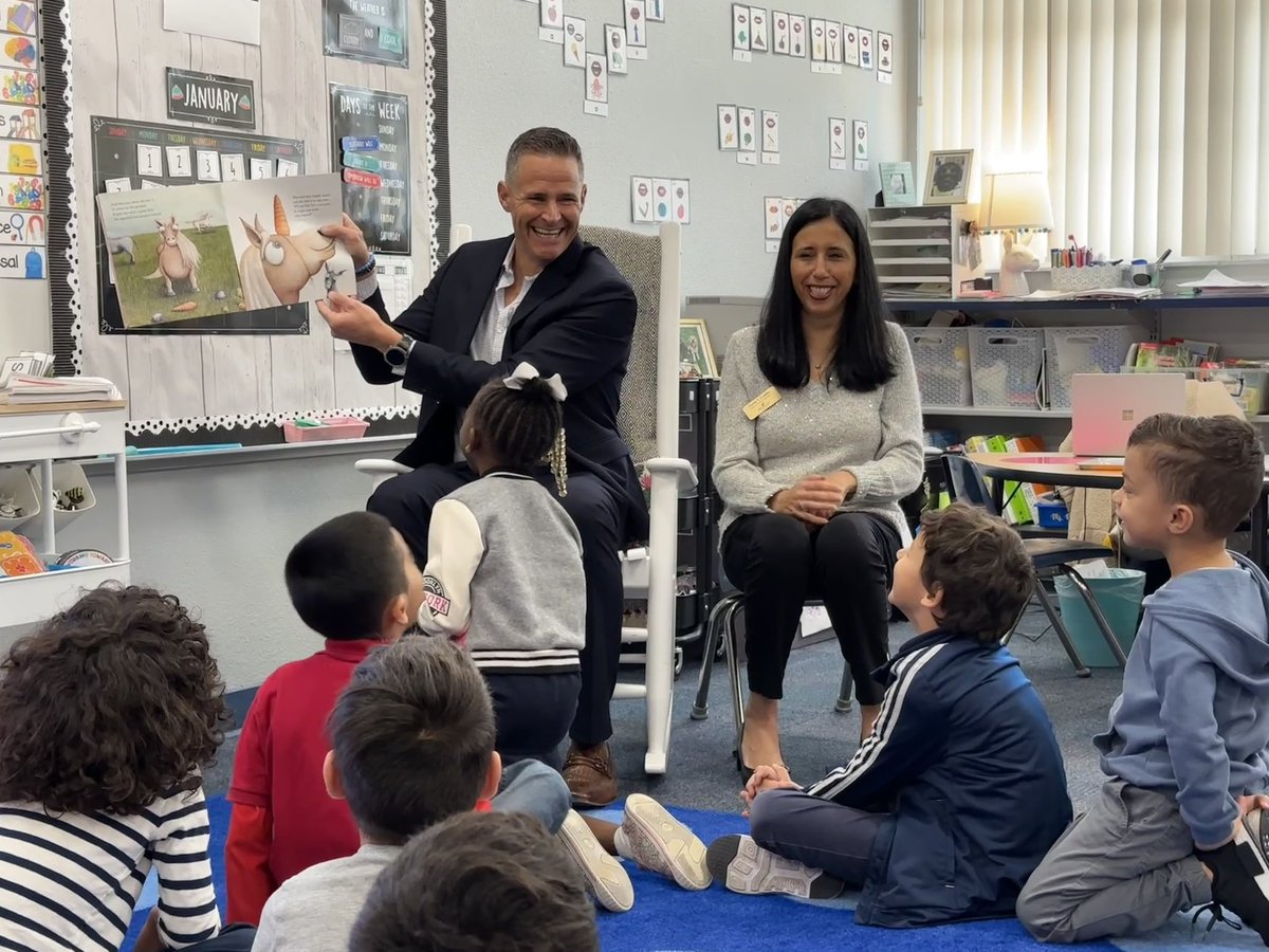 CannellaElem's tweet photo. Our Comets let their personalities shine ✨ on Day 2 of Literacy Week! Thank you Mr. Ayres and Ms. Combs for visiting our school! #SOARingComets ☄️ https://t.co/0HOsubLXzx