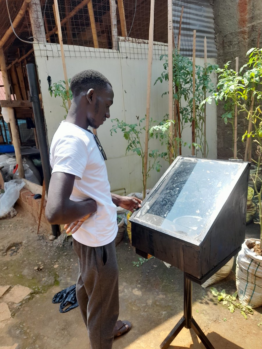 Have you seen a solar condensed cooker, a technology being embraced by @OshatakaWaste? They turn waste into something to taste. Try them and regret no more Save Energy and save costs @LindaEvelyn_N @roy_willy_ @unreeea @MEMD_Uganda @SolarPowerEU @solarenergydisp