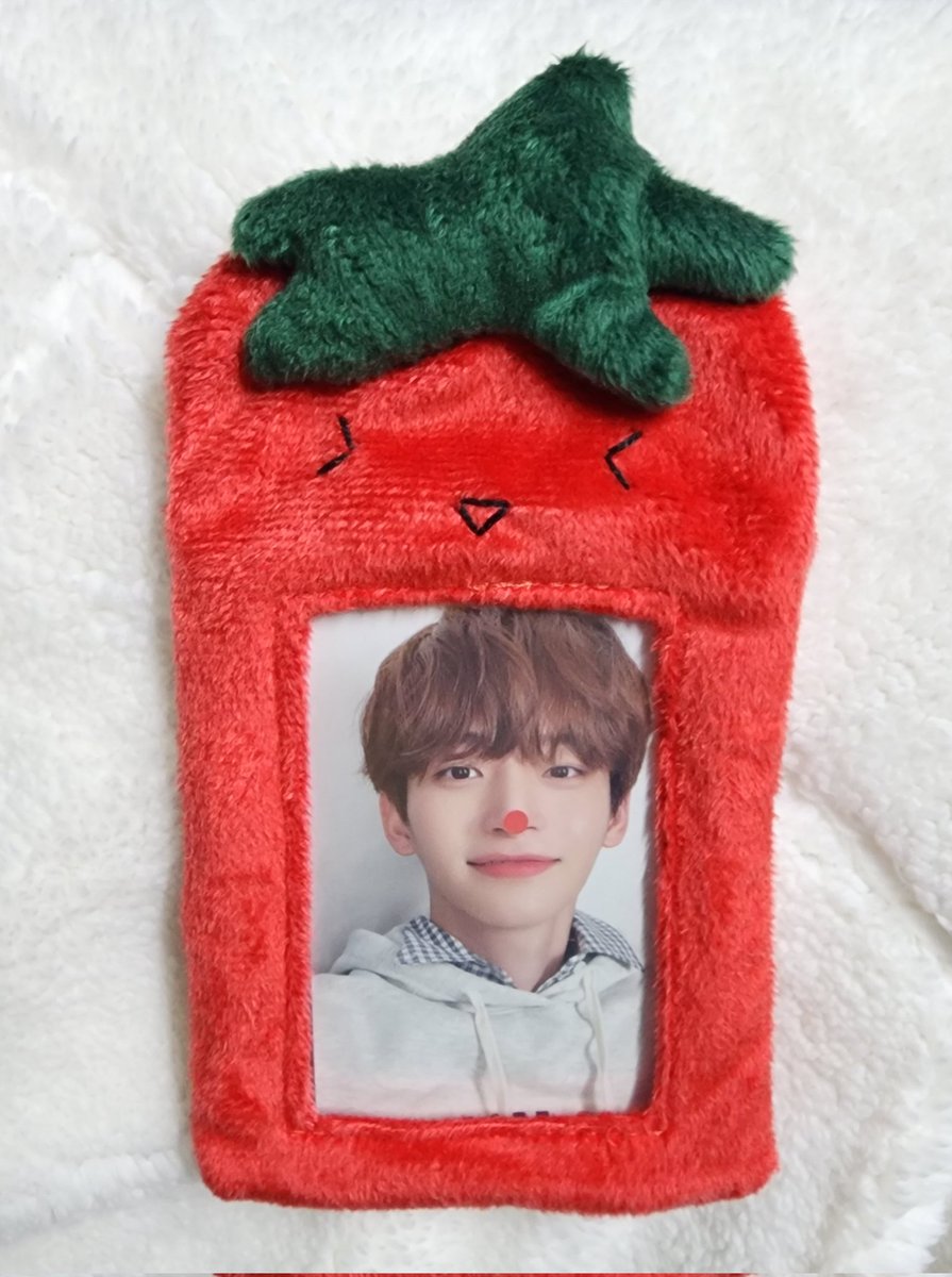 𝐇𝐀𝐏𝐏𝐘 𝐉𝐔𝐍𝐆𝐌𝐎 𝐃𝐀𝐘❤️
크래비티 정모의 생일을 맞이하여

✔️직접 만든 핸드메이드 
"토마토 포카홀더" 를 1분께 선물로 보내 드립니다!

✅️ #RT 
✅️ 배송비 당첨자 부담
✅️ 1/31 발표

✔️별도 구매문의는 DM주세요❤️

#정모 #크래비티 #모하구있정 #토마토즈