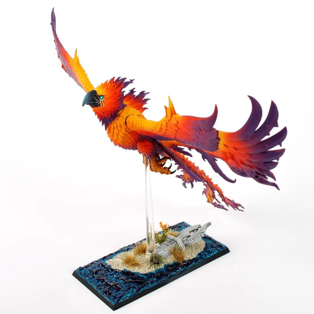TerryPike84's tweet image. Back to #TheOldWorld today with my take on a colour scheme for a Flamespyre Phoenix. Another early adventure into airbrushing with this one when I was learning back in 8th edition how to blend colours. #warhammertheoldworld #miniaturepainting #WarhammerCommunity