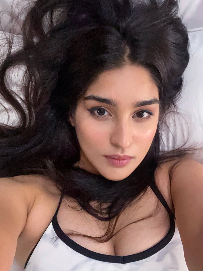 GEibUK1b0AAC0XH?format=jpg&name=900x900