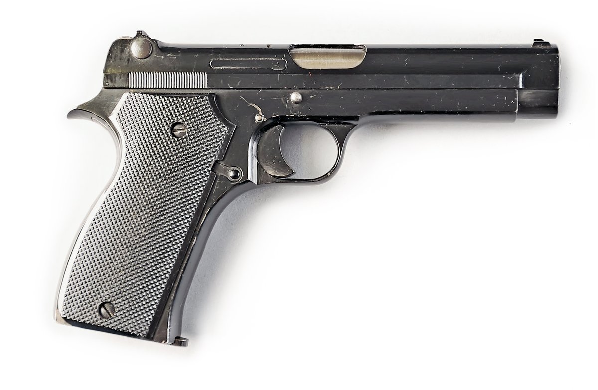 NRA_Rifleman's tweet image. #WhatIsIt  |  Learn about 👇 "This Old Gun," and others at AmericanRifleman.org.

Any guess what it is?
▶ Chambered for 7.65 Longue
▶ Made in 1942
▶ Designed by Swiss engineer Charles Petter

ᴅᴇᴛᴀɪʟs👉 tinyurl.com/wduserf5

#2A #NRA #GunCollector #History #News