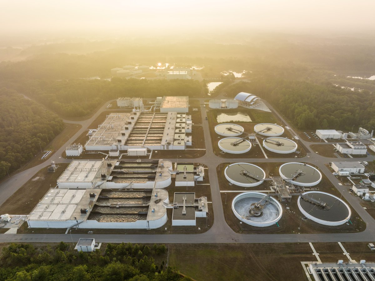 Black_Veatch's tweet photo. Helping Hillsborough 🤝
Our team helped @HillsboroughFL expand their Northwest Regional Water Reclamation Facility, designing a solution that was compact, functional and featured the modern amenities of a new facility. 💧
Check out the results.📷 #InvisibleInvaluable https://t.co/hVbiuyK5mT