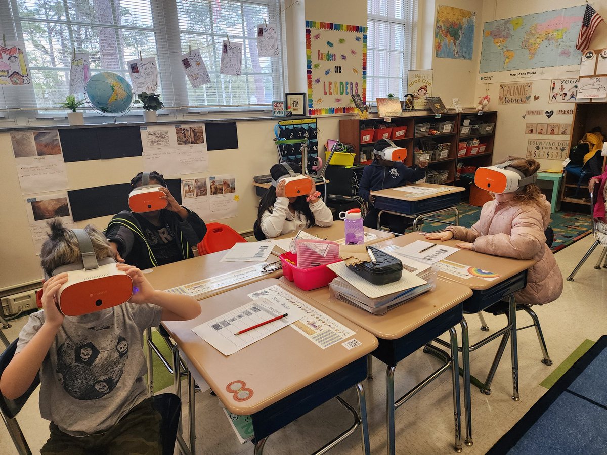 MsP_Teaches1's tweet photo. Thankful for the opportunity for my kiddos to get to explore the American West through VR &amp; augmented reality! @FHGES @GrosecloseMeg @christychowe https://t.co/avtTitLKra
