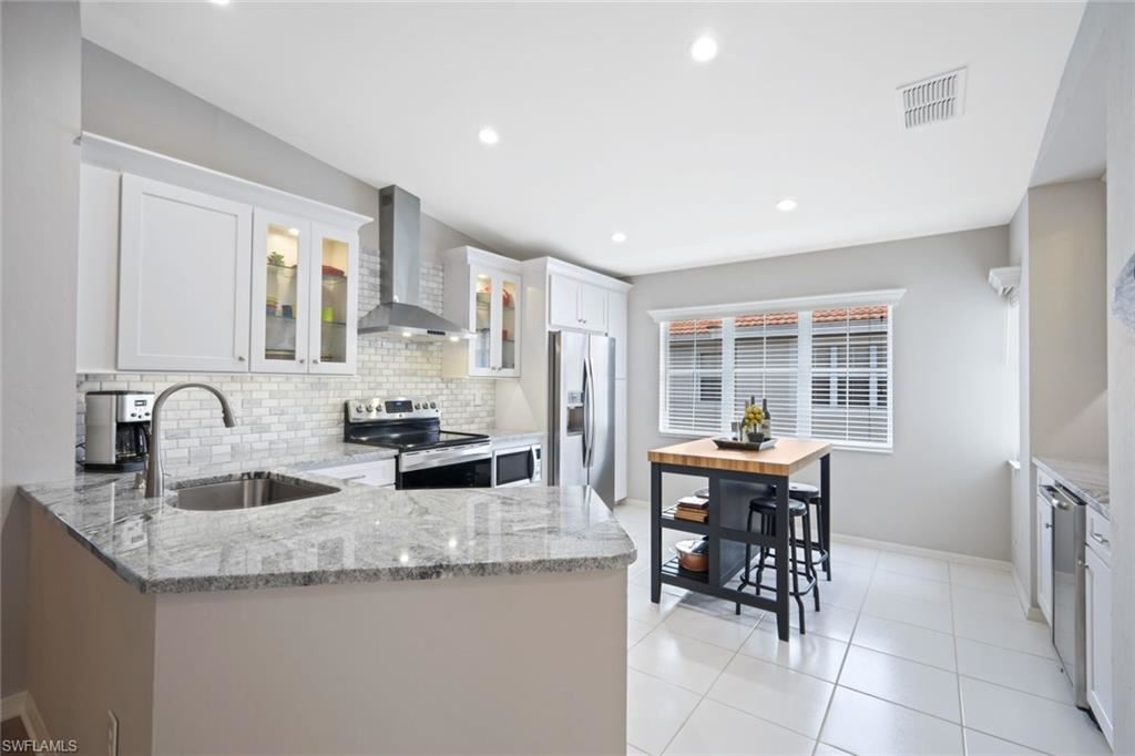HoeyTeam's tweet photo. Check out this property just listed in 34109 https://t.co/vsWuhDm1Eh https://t.co/v8ddhjB6Qw
