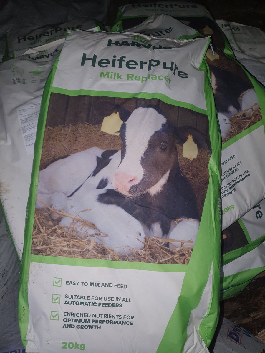 2pintpaddy's tweet photo. Delivery from Drinagh today , got a pallet of Harvus , HeiferPlus milk replacer. Also got 5 calf jackets, first time using calf jackets. 🙂🐄🐄🐄🐄 

#HarvusHeiferPlusMilkReplacer @Drinaghagri https://t.co/XUdqt7TkVR
