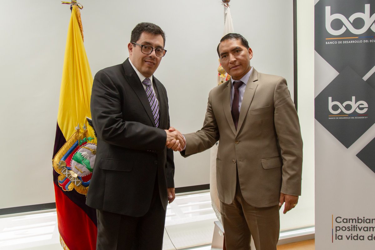 BDEcuadorBP's tweet photo. ✅Cumplimos nuestro compromiso con el #ElNuevoEcuador.

👉Recibimos en el #BDE al alcalde de #Cayambe, Alberto Masapanta.
El #GerenteGeneral, @CRiveraBautista, junto al alcalde, trabajaron para analizar financiamientos de movilidad y vialidad que necesita el cantón. https://t.co/PlqcxJHtkM