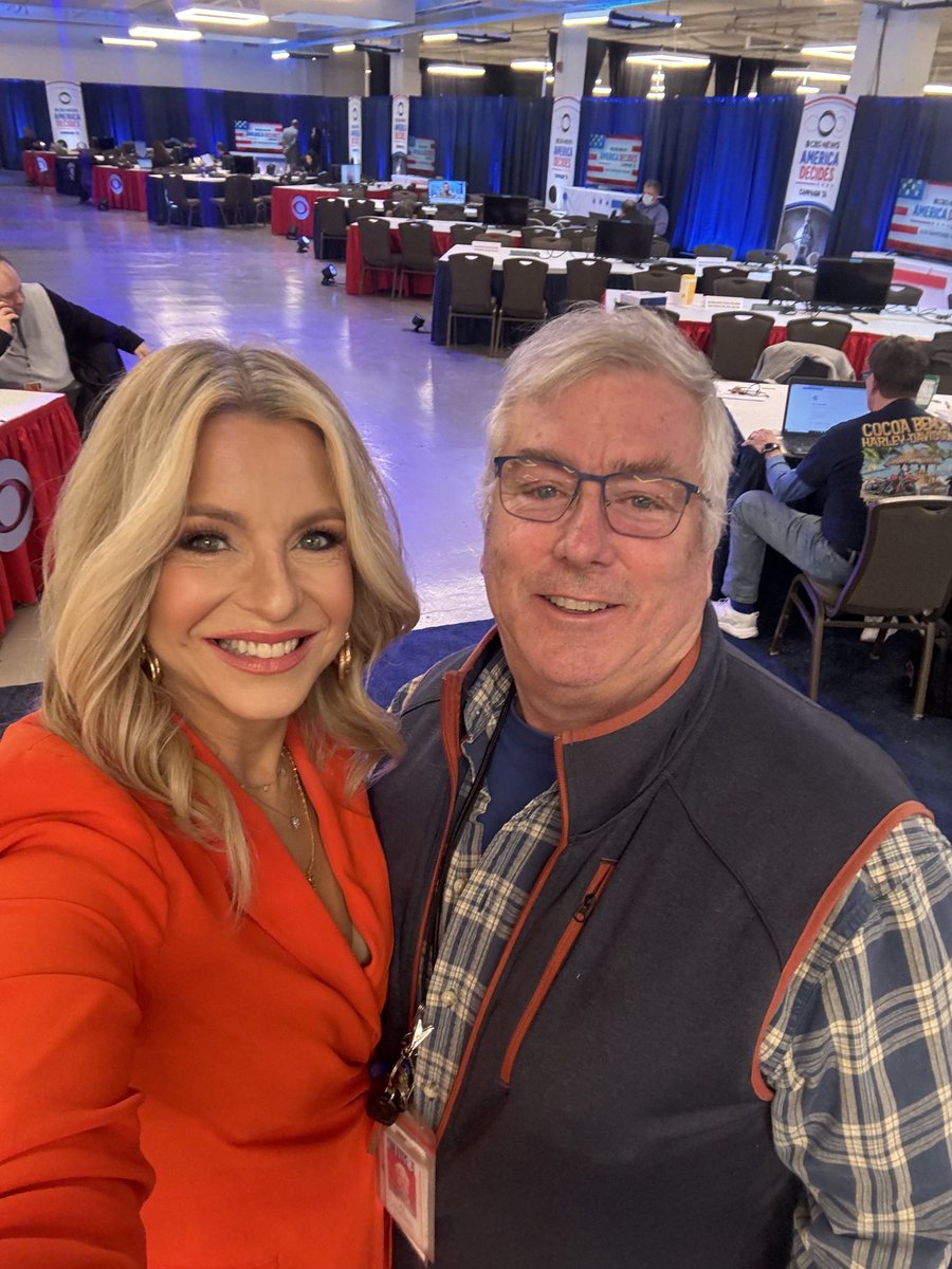 PaulaEbben's tweet photo. I’m in good hands getting set up in the ⁦@CBSNews⁩ workspace in Manchester with #wbz Crew Chief Al Goebel!

Full #NHPrimary Coverage starting at
Noon on @wbz

Streaming all day on https://t.co/x6tYZYcuSq  #cbsnewsboston https://t.co/d3S7XO09vC