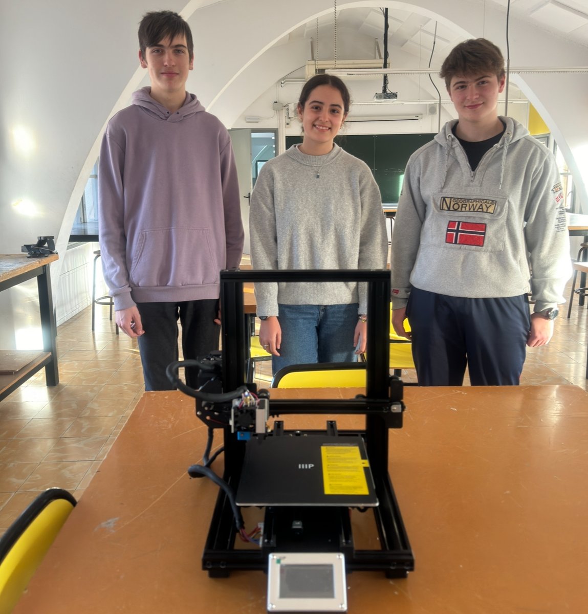 escolaanoia's tweet photo. El departament de ciències de l'Escola Anoia ha rebut la dotació d'una nova impressora 3D gràcies a la seva participació en el concurs Reto Tech, organitzat per la Fundació Endesa. #EspirituRetoTech https://t.co/gFyGUQeQZk
