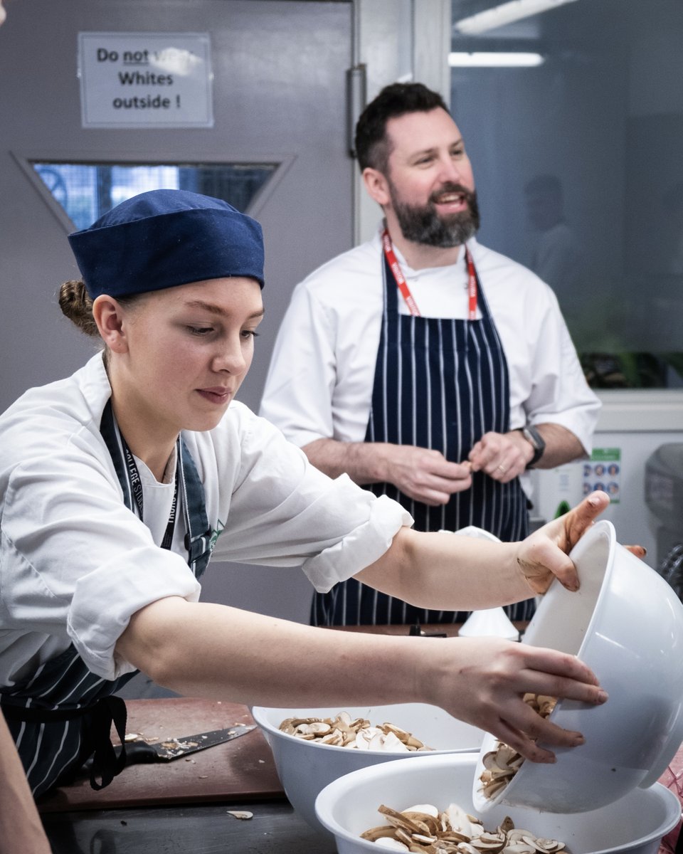 Truro_Penwith's tweet photo. Prepping for a career in #ProfessionalCookery.
Pâtisserie perfectionist and @BritishBakeOff Professionals finalist Darryl Collins, @mullioncove and multi award-winning gastropub chef, Tom Hannon @therisertruro passed on their creative culinary skills to our students today.
Our #Hospitality cohort is learning from the very best in the industry during a variety of takeovers at the College restaurants, @SpiresDining in #Truro and @PenwithSenara in #Penzance.
Some of the best-known names in hospitality including @PaulAinsw6rth and @AHRestaurants are among the professionals serving up cookery masterclasses at College over the next few months to inspire and train #Cornwall’s future hospitality workforce. @FSITruroPenwith
