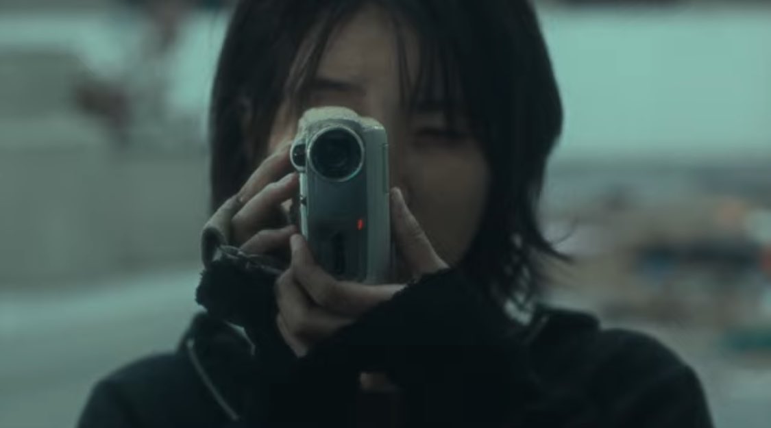 serenefiIms's tweet photo. i think that theory is right iu is deaf v is blind in one eye the square eliminates ppl with disabilities but whenever they use the camcorder it shows them happy in a world where they are no longer suffering &amp; being discriminated against https://t.co/Rt6Ctpk666