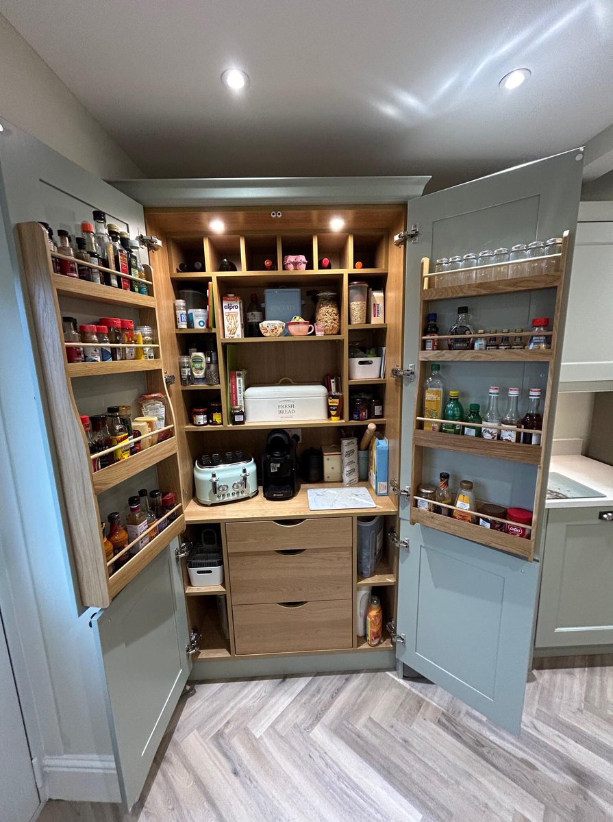 The lovely team at Andersen's Kitchen Design have done a fantastic job on this Georgian Sage & Porcelain #RealKitchen. They’ve included some of our iconic storage, including our Diagonal Corner Larder and Butler’s Pantry. Scroll to see how much these two units alone can hold!