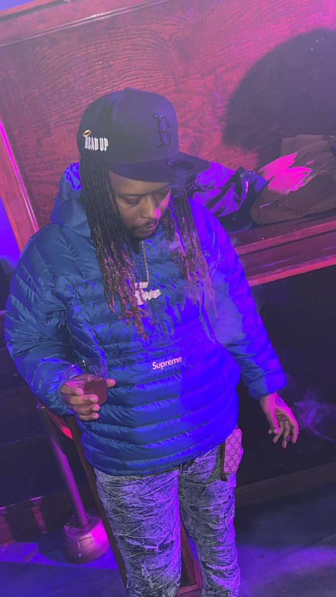 billy_2much's tweet photo. 😤 cooling til my tape drop no @souljaboy  but these stacks on deck https://t.co/6eSbehyPcP