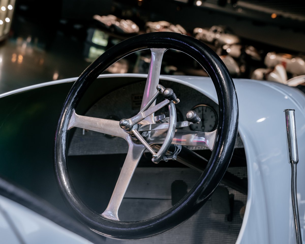 The 'Blitzen-Benz' set a world record in 1909 as the first car with internal combustion engine to surpass 200 km/h. It was faster than airplanes at the time and is displayed in the Legend Room 7 exhibit at the #MercedesBenz Museum.

#MBclassic