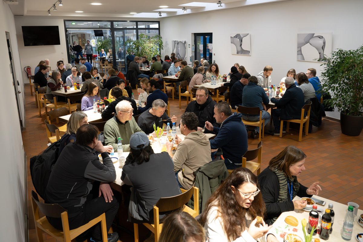 mpi_nat's tweet photo. The #mpinat welcomes the new year with a #GetTogether at our #CityCampus. We enjoyed the exchange in a relaxed atmosphere and got to know the work of our colleagues during guided tours. Thanks to the organizers & everyone involved for the great event 🙂! https://t.co/WEah1jWacL
