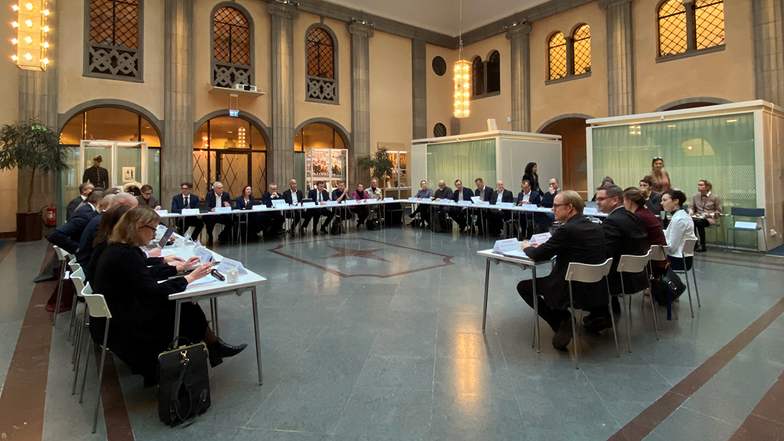 Regeringen i nya energipolitiska samtal

- Den stora omställning vi befinner oss i kräver samarbete. Jag är därför glad att återigen ha träffat representanter från energibranschen och industrin för att fortsätta våra konstruktiva samtal, säger <a href="/BuschEbba/">Ebba Busch</a>.

regeringen.se/pressmeddeland…