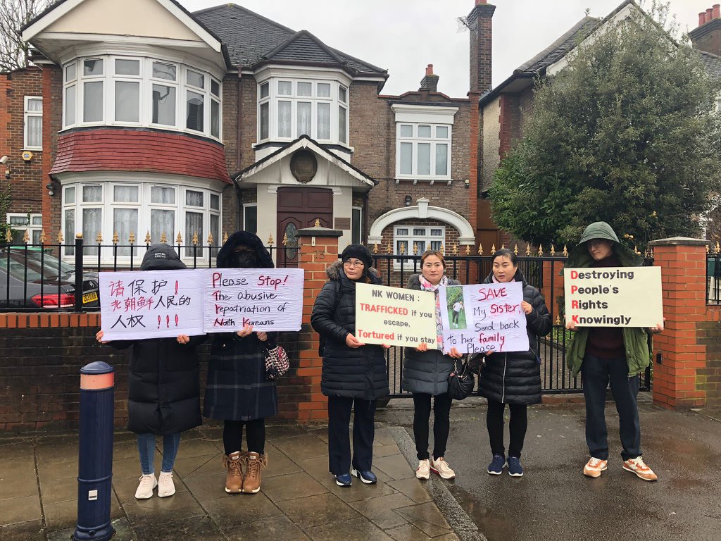 JihyunPark7's tweet photo. The statement from North Korean refugees on #China's #UPR: We sent a letter to Xi Jinping and conducted a campaign in front of the Embassy. #savehumanlife #northkoreanrefugees https://t.co/wM8WLiPndT