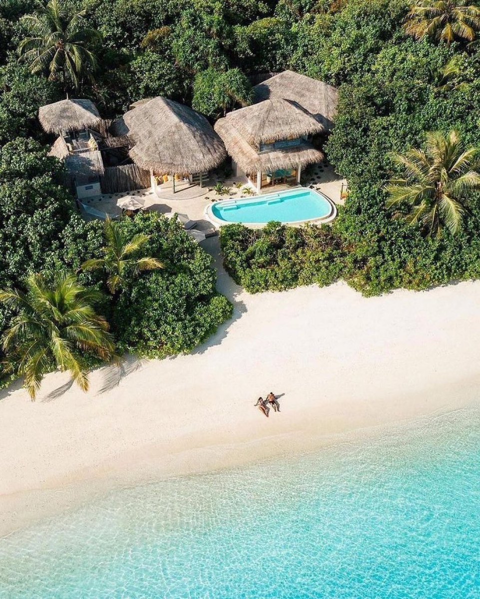 viewsoff's tweet photo. Paradise in Maldives. https://t.co/41VUhXco57