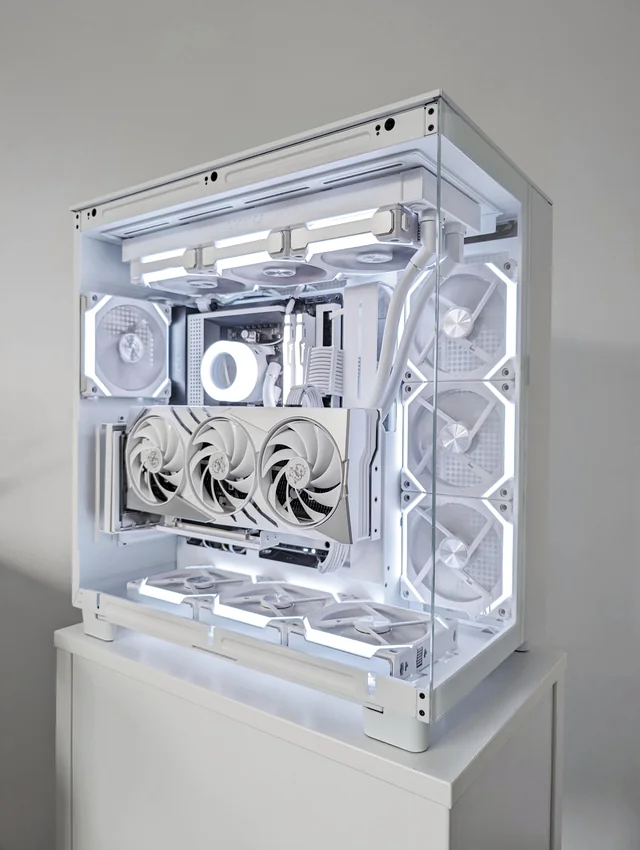 Snow White V2 PC build by /Vownow, RYZEN 7 7800X3D | RTX 4080 | 32