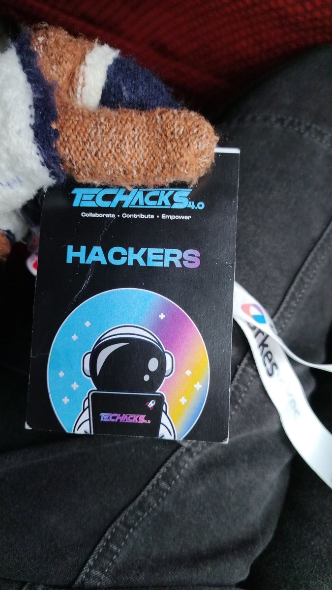 Pragati_Aliani's tweet image. Loved the extroverted vibe, made some fantastic connections and tasted the most amazing chips called Aakash Indori Masala hihi...Brought back not just memories, but a bit of cold and a hint of Haryanvi accent too! 🙂💅🏻