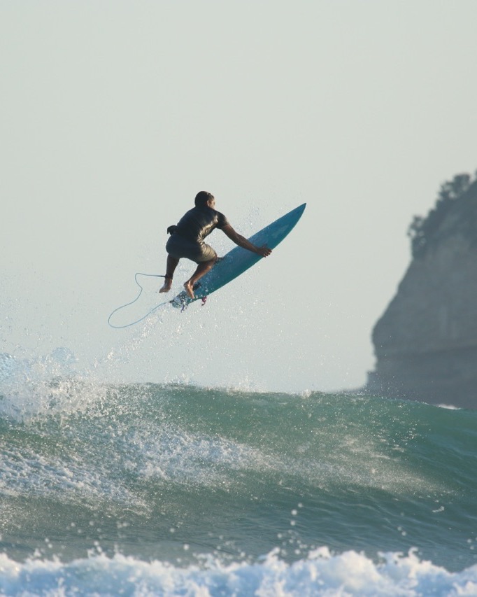 Learning to fly on our Indo Surf Trips 🤙
Find out more through the link in our bio.

#ttrlifesgood #learntosurf #surfing #surfadventure #tropical #paradise #surftrip #ttrindo #gapyear #surfinggapyear #indo #indonesia #indosurfing #surfinglife #surfer #surfphotography #airreverse