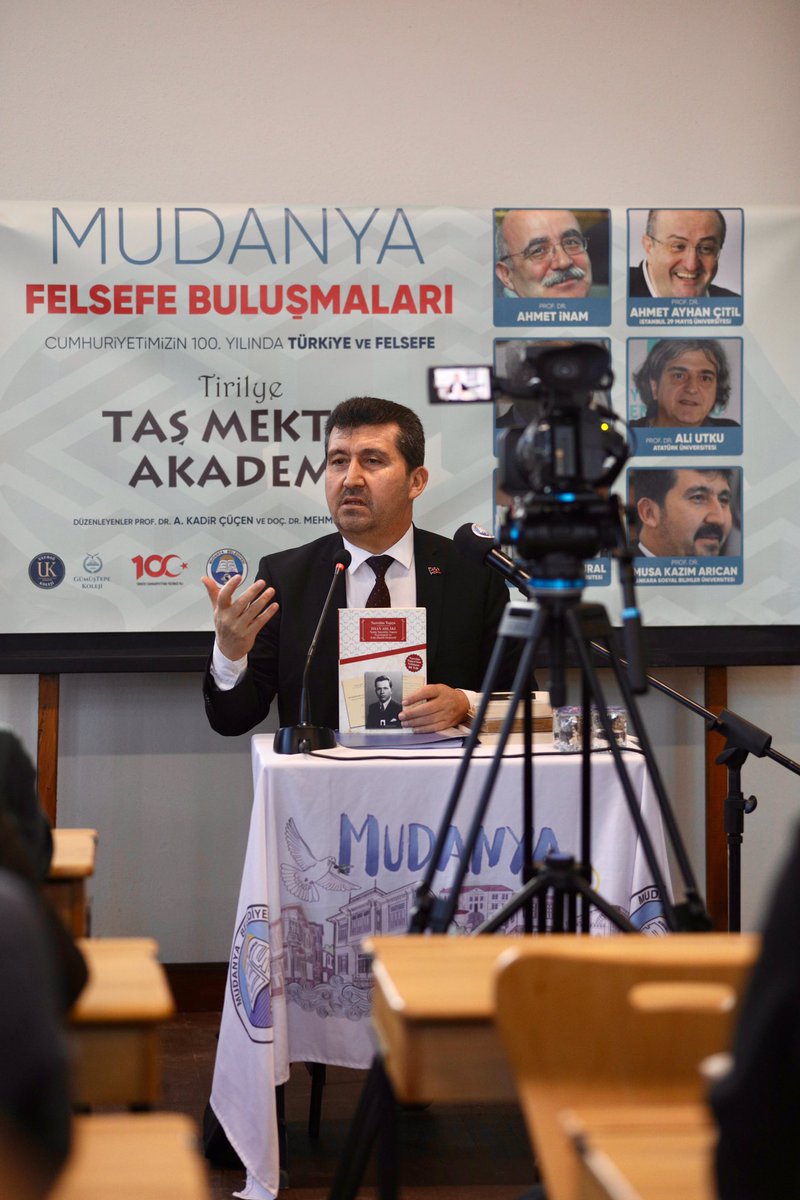 YAYINLANDI!
 "Nurettin Topçu'nun Spinoza Eleştirisinin Eleştirisi" 
Prof. Dr. Musa Kazım ARICAN. 
“Türkiye ve Felsefe" temalı serimizi tamamlamış bulunuyoruz. Bizlere katkı veren herkese teşekkür ederiz. 
Bu dönem yine yeni bir tema ile yine Mudanya'dayız.
youtu.be/8IdyPGymXBA?fe…