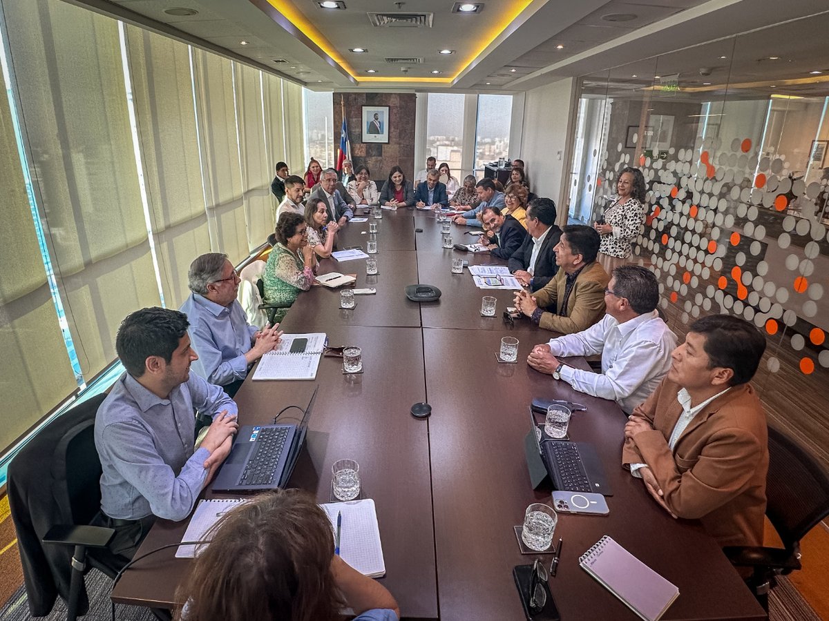 #AgendaMinería | Ministra Aurora Williams se reunió con alcaldes y concejales miembros de la Asociación de Municipalidades del Norte de Chile, <a href="/NorteAsociacion/">amunochi\asociacion municipalidades norte de Chile</a>, para recoger sus inquietudes sobre los alcances de la ley de Royalty Minero en las comunas nortinas.