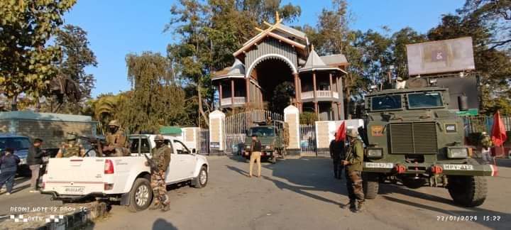 lanchenba_salm's tweet photo. Why Sophisticated Weapons against Civilians?

Kangla Fort Under Seize by the Indian Army/ Security Forces with Automatic weapons, Rocket-Propelled Grenade (RPG), etc. in response to a public meeting tomorrow 24 Jan called by Indigenous Meeteis along with
it's MLA.

#SaveMeitei https://t.co/w9m7PzJKzw