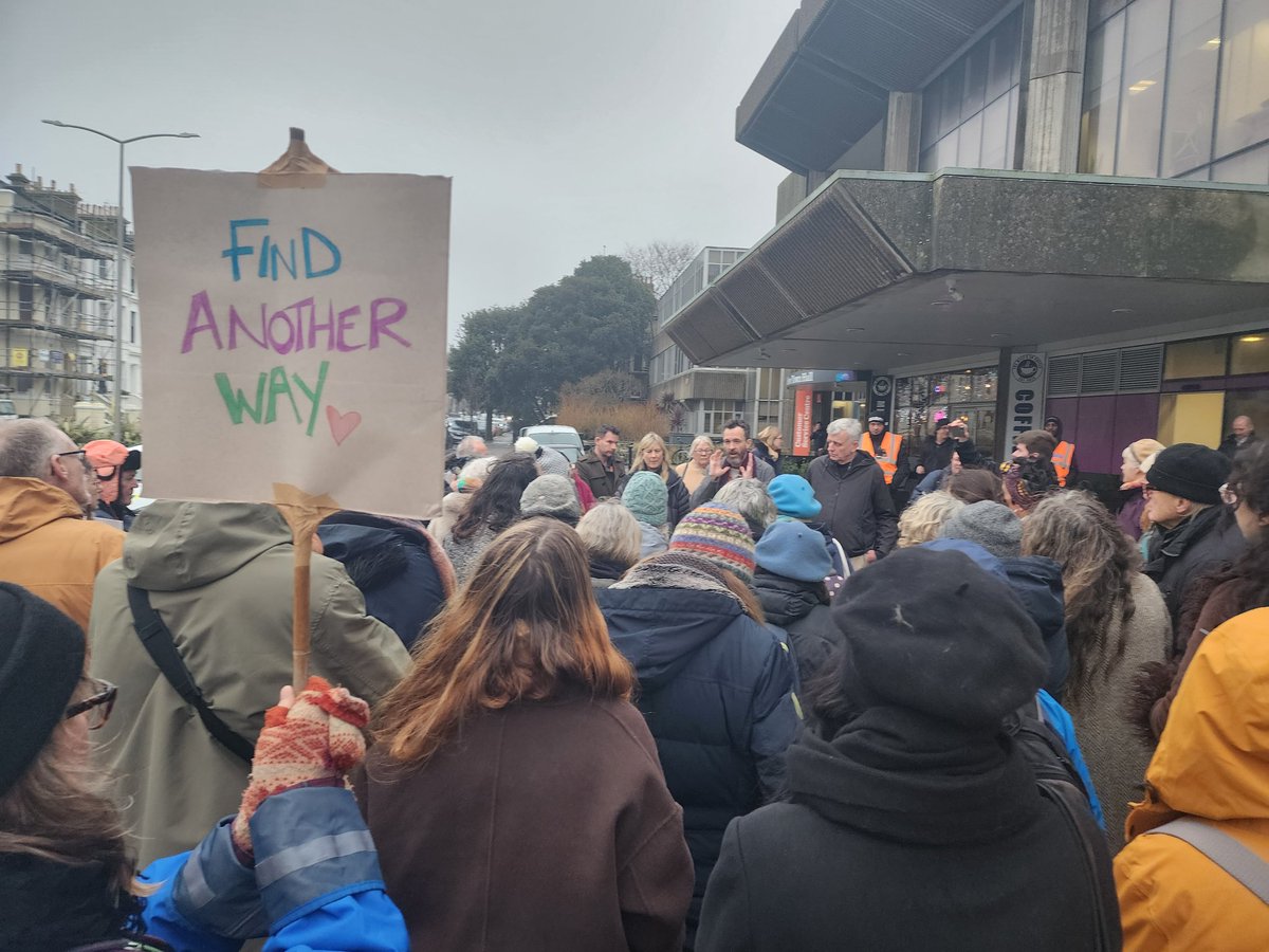 BethBees's tweet photo. #FindAnotherWay Brilliant turn out at the protest about #BrightonandHoveCouncil potentially returning to the use of #Glyphosate to tackle weeds. Plenty of community support for tackling the issue manually. But will they listen? Thanks for organising @PAN_UK @Kate_Bradbury  for, https://t.co/lY6hhWos2A
