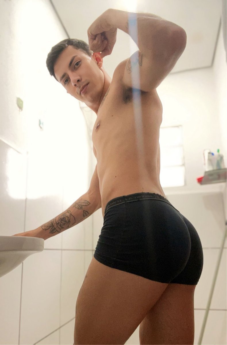 alexnandool's tweet photo. Na casa do amigo também rola sacanagem 🥵🔥🔥
#putaria #sacanagem #gay #amigo #broderagemhetero 
https://t.co/IozOM7qVSS https://t.co/tWT8Ukfg9h