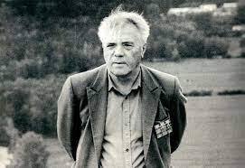 «Ночью, лёжа в снегу, думал: неужели такое кровопролитие ничему не научит людей? Эта война должны быть последней! Или люди недостойны называться людьми! Недостойны жить на земле. Недостойны пользоваться её дарами: есть хлеб, картошку, мясо, рыбу, коптить небо». Виктор Астафьев.