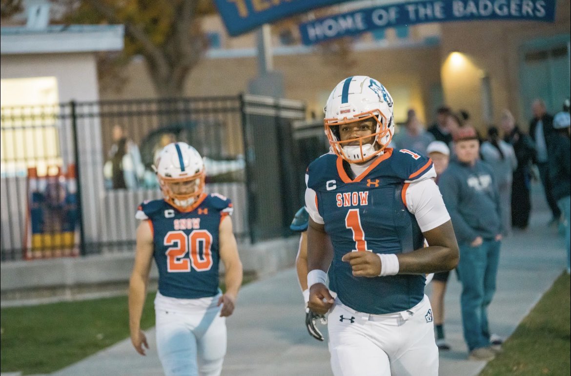 JUCO ALL AMERICAN QB‼️STILL AVAILABLE ‼️
Recruitment 100% open. DMs open all schools. 3 for 3 Looking for an opportunity to compete and finish School💯.